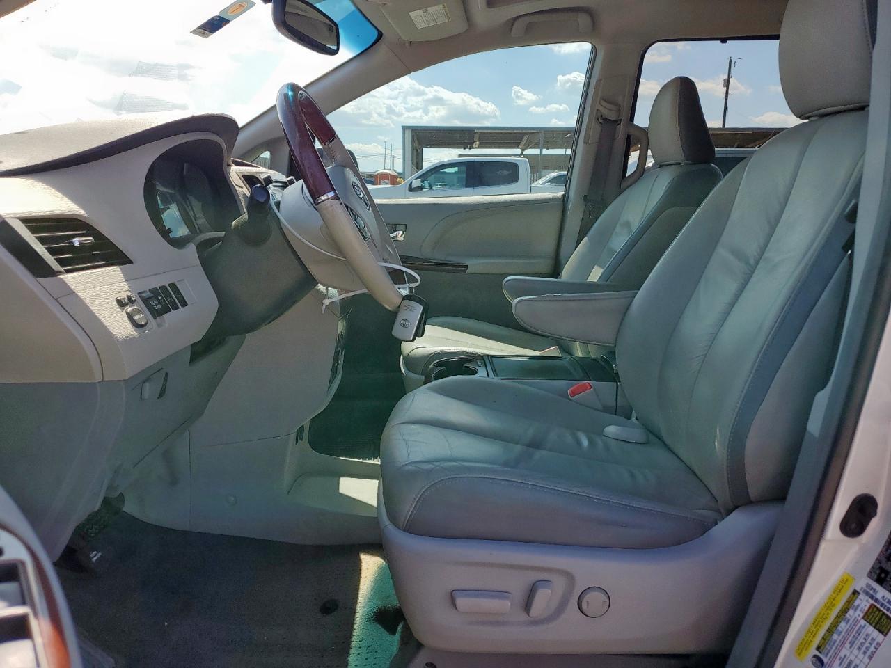 2014 Toyota Sienna Xle VIN: 5TDYK3DCXES480958 Lot: 56367315