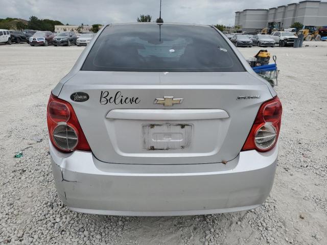 Sedans CHEVROLET SONIC 2016 Srebrny