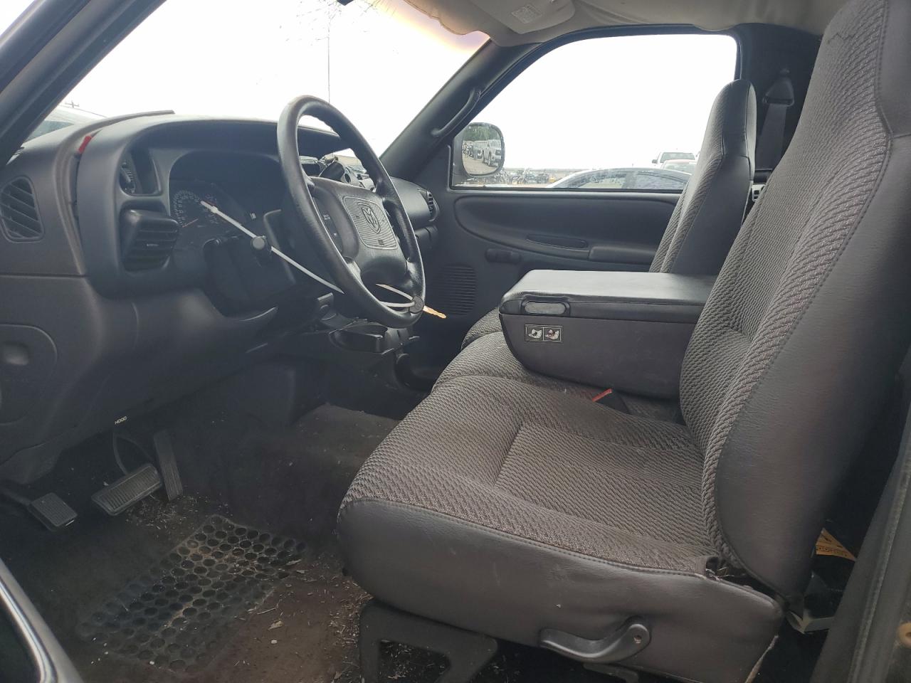 2000 Dodge Ram 1500 VIN: 1B7HC16X1YS629948 Lot: 56220075