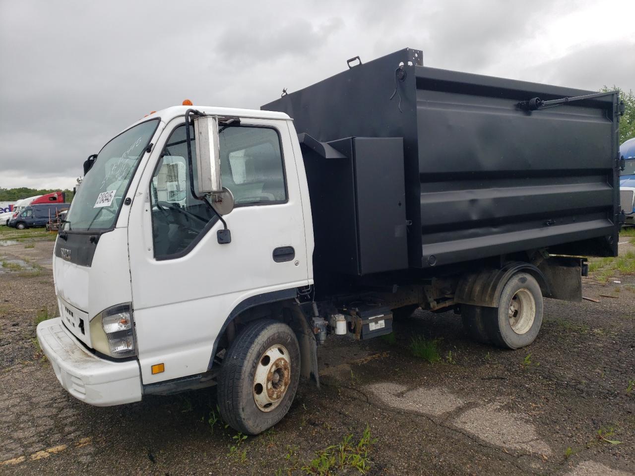 2006 Isuzu Npr zu verkaufen in Woodhaven, MI - Side