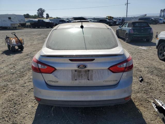 Sedans FORD FOCUS 2012 Srebrny