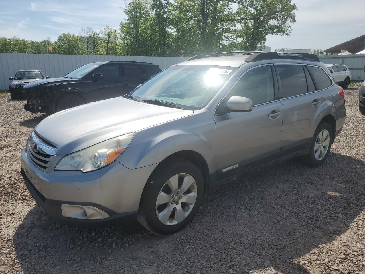 2011 Subaru Outback 2.5I Premium zu verkaufen in Central Square, NY - Minor Dent/Scratches