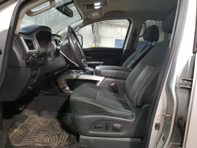 Pickups NISSAN TITAN 2016 Srebrny