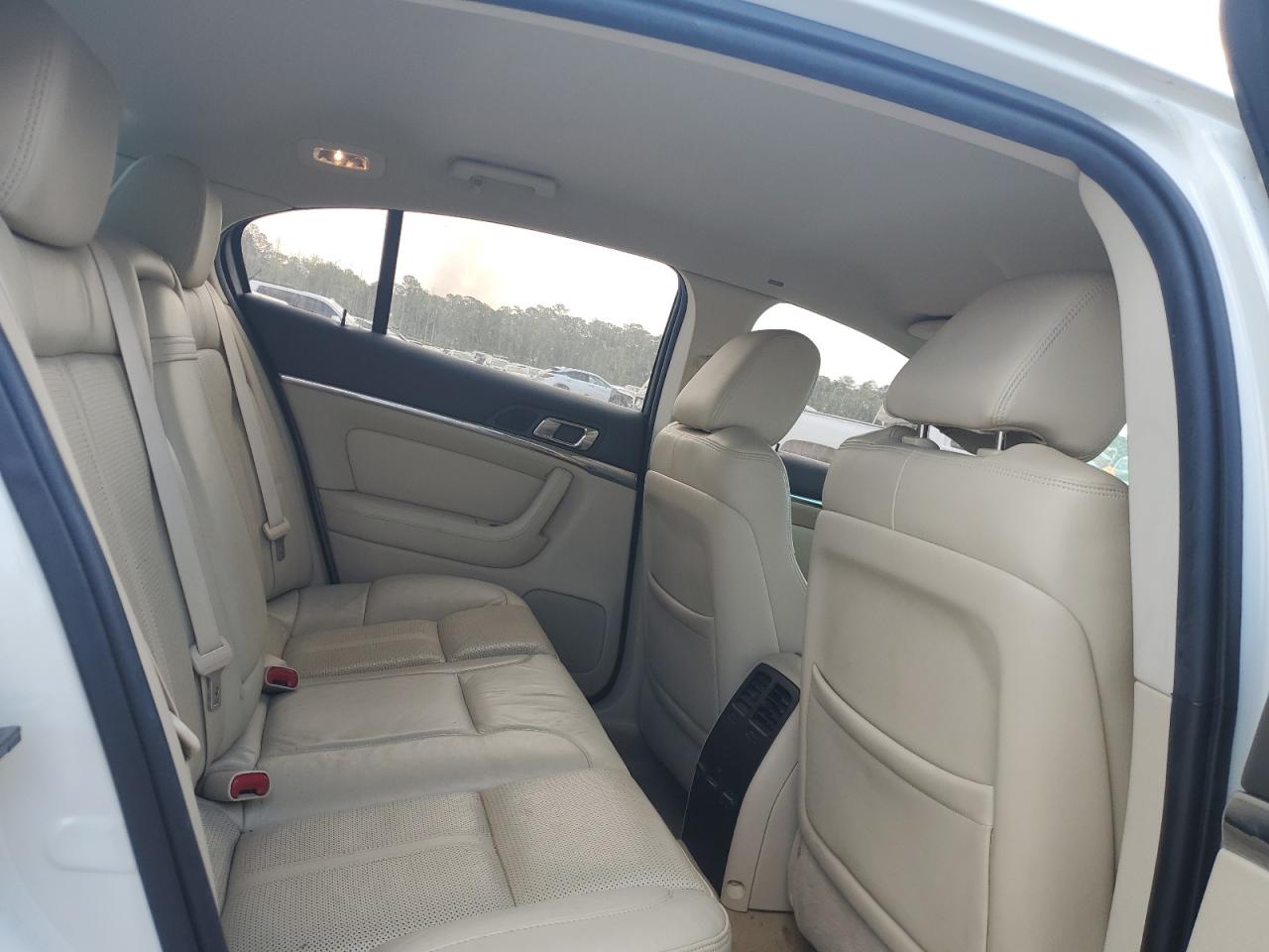2010 Lincoln Mks VIN: 1LNHL9DR0AG615403 Lot: 55128235