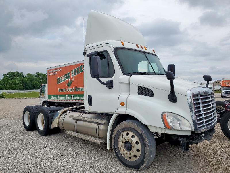 2014 Freightliner Cascadia 113 Semi Truck