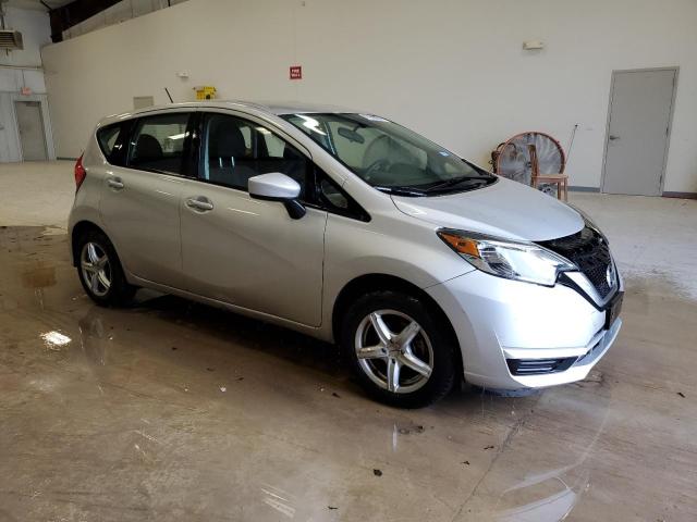  NISSAN VERSA 2017 Srebrny