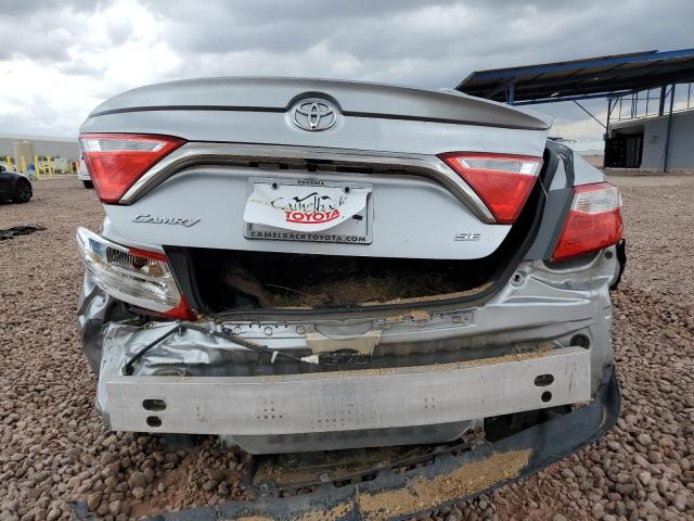 Седани TOYOTA CAMRY 2015 Сріблястий