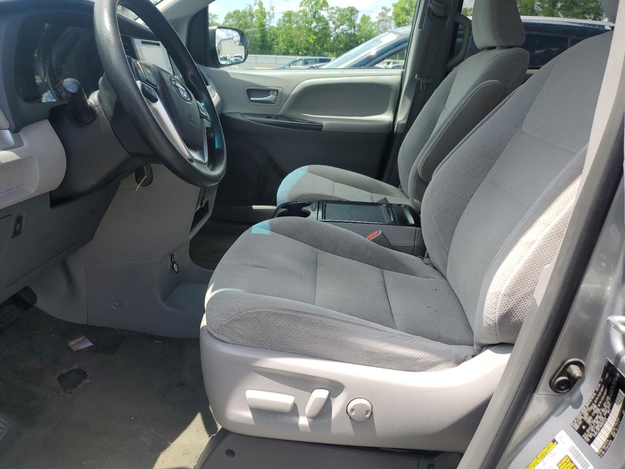2017 Toyota Sienna Le VIN: 5TDKZ3DC1HS824229 Lot: 56461555