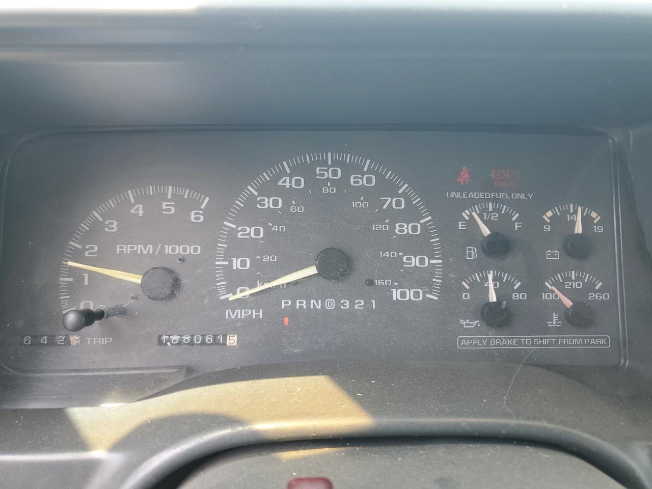 1999 Chevrolet Suburban C1500 VIN: 1GNEC16R8XJ392181 Lot: 56622675