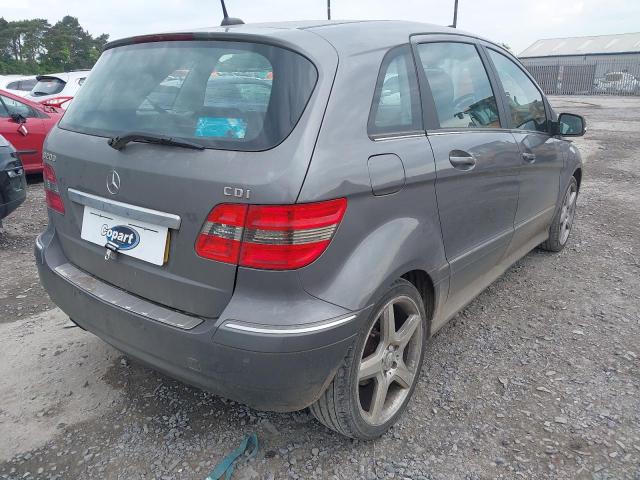 2011 MERCEDES BENZ B200 SPORT