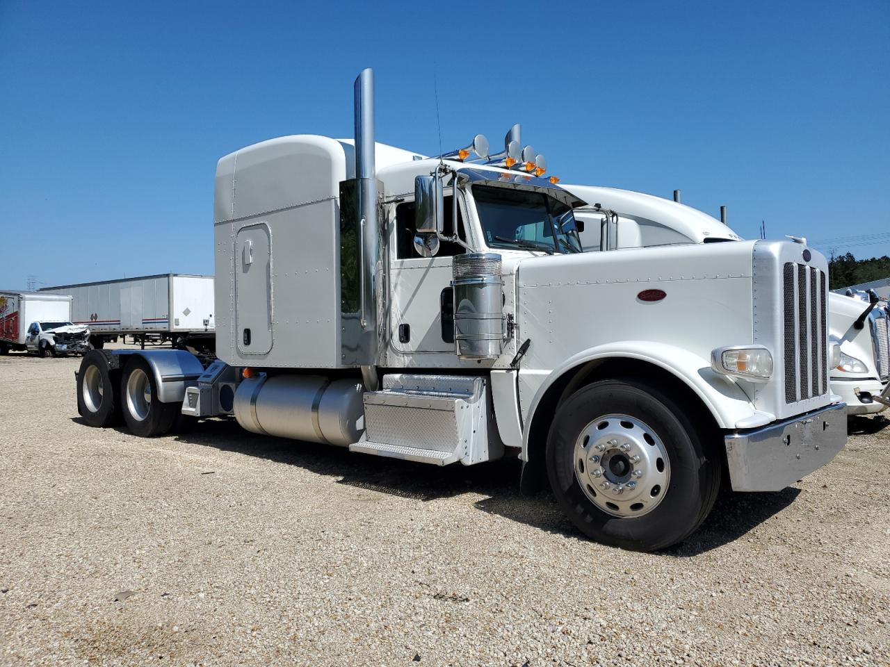 2016 Peterbilt 389 Semi Truck for Sale in Greenwell Springs, LA - Minor Dent/Scratches