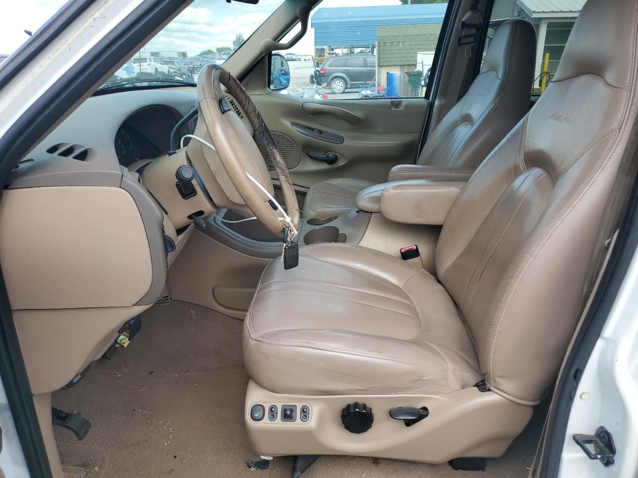 1999 Ford Expedition VIN: 1FMPU18L6XLC33165 Lot: 58081155