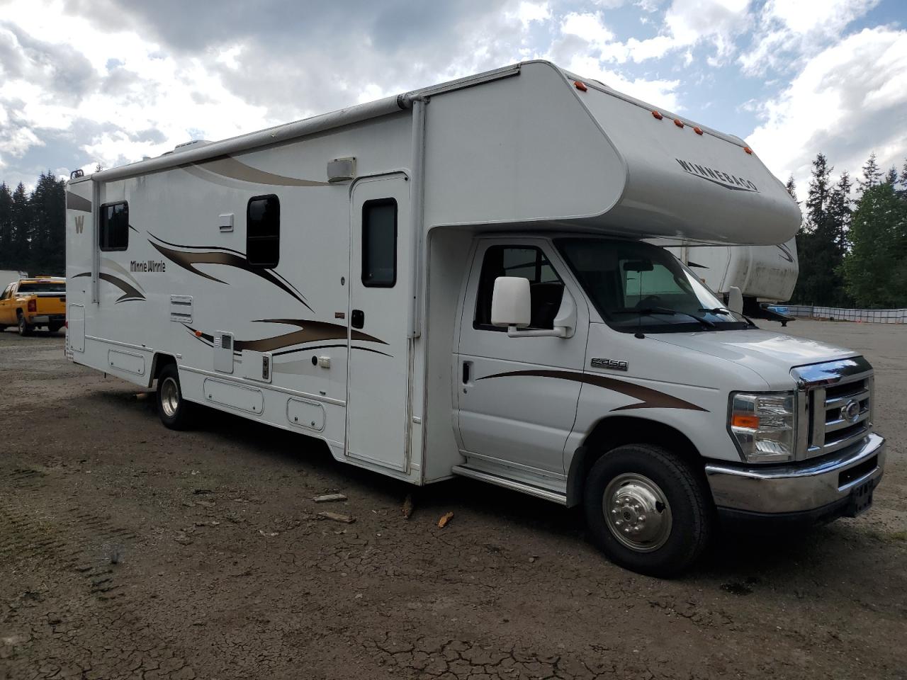 2015 Ford Econoline E450 Super Duty Cutaway Van for Sale in Arlington, WA - Minor Dent/Scratches