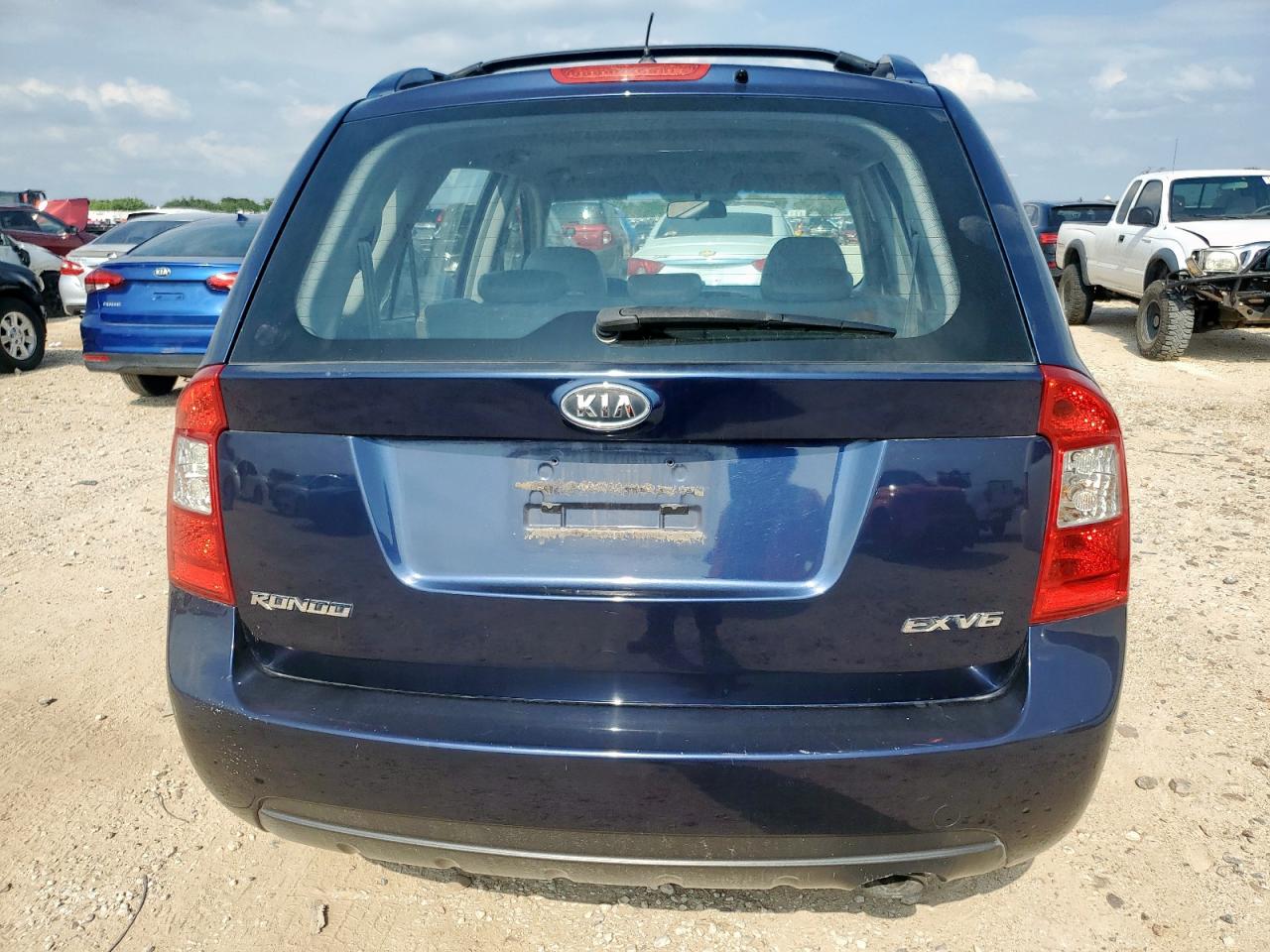 2007 Kia Rondo Lx VIN: KNAFG526777056598 Lot: 59095225