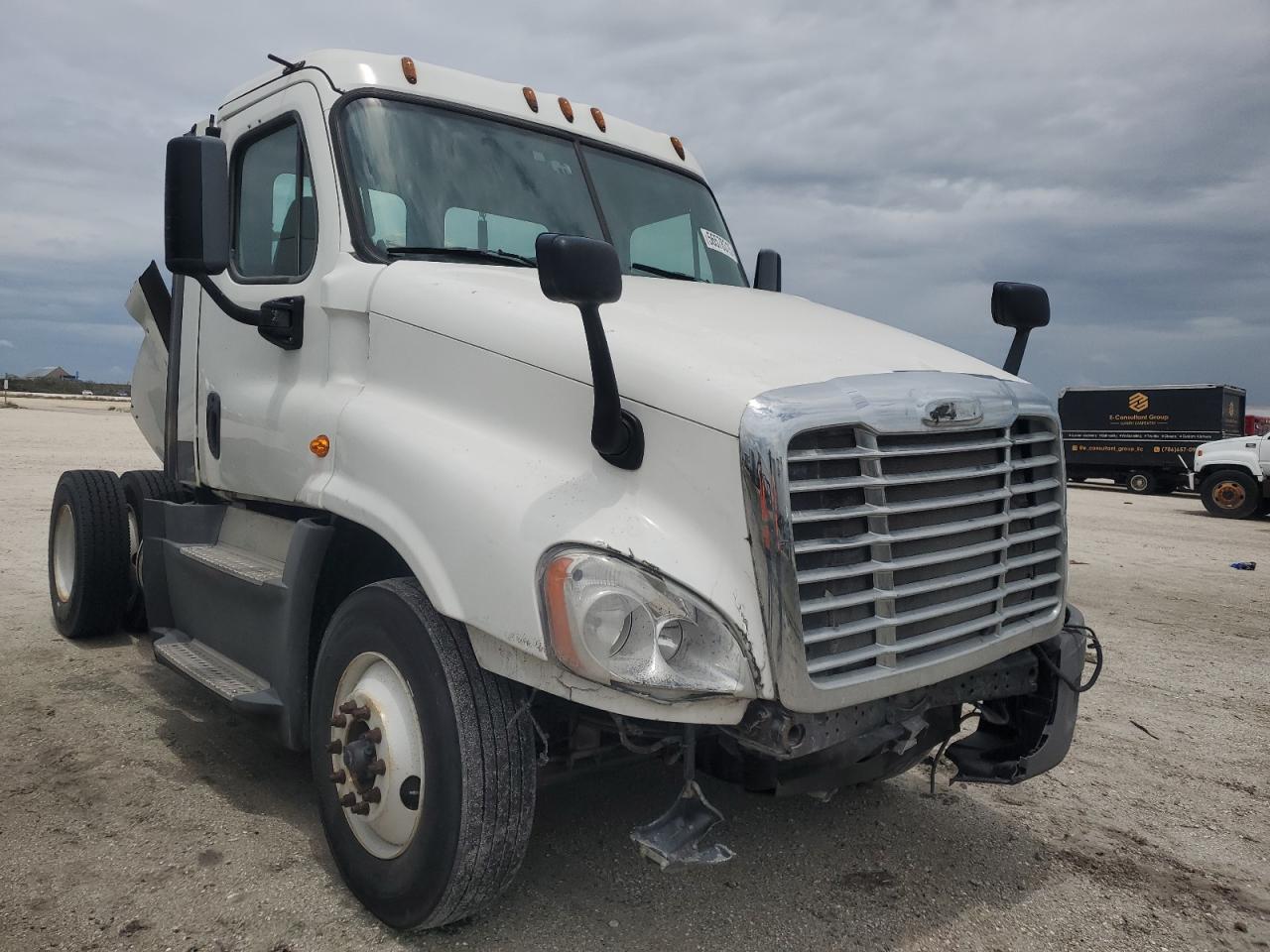 2016 Freightliner Cascadia 125 Semi Truck zu verkaufen in Homestead, FL - Minor Dent/Scratches