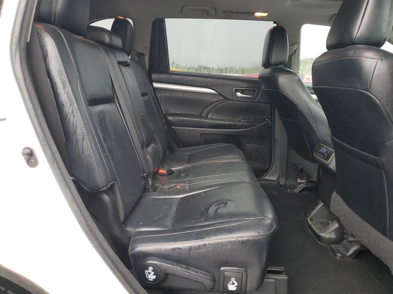 2018 Toyota Highlander Se VIN: 5TDKZRFH2JS265873 Lot: 56623075