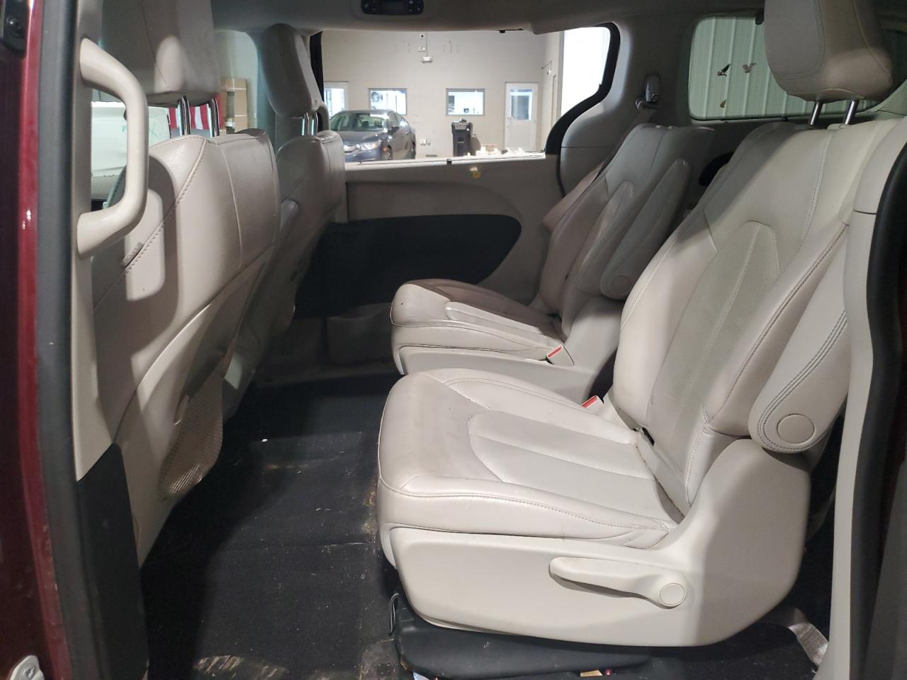 2018 Chrysler Pacifica Hybrid Touring L VIN: 2C4RC1L72JR178495 Lot: 56636175