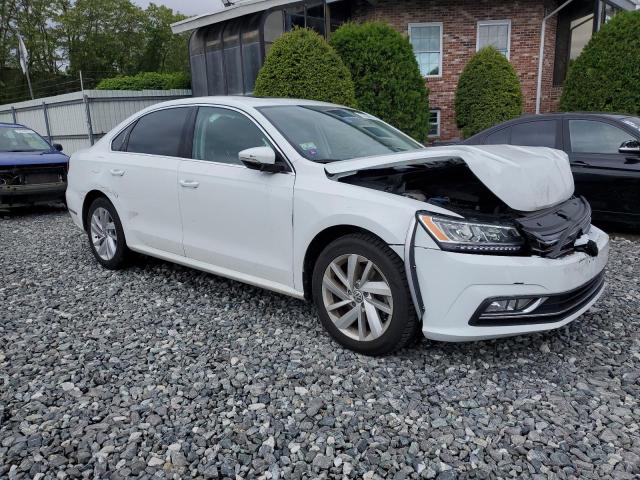  VOLKSWAGEN PASSAT 2018 Белый