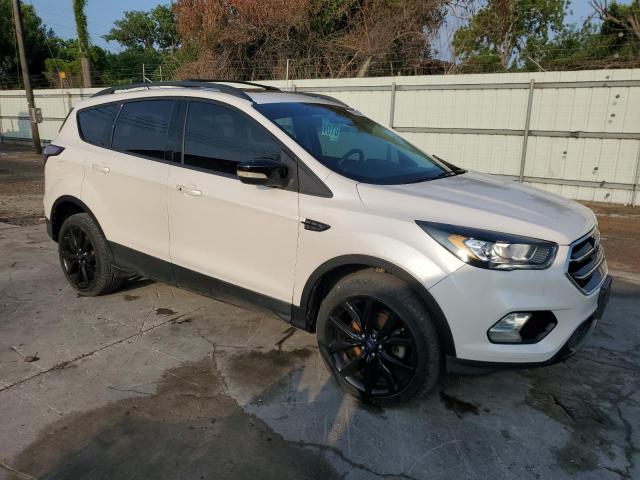 Parquets FORD ESCAPE 2017 Srebrny