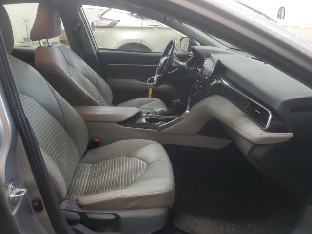  TOYOTA CAMRY 2021 Srebrny