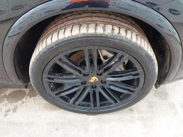 2016 PORSCHE CAYENNE V8