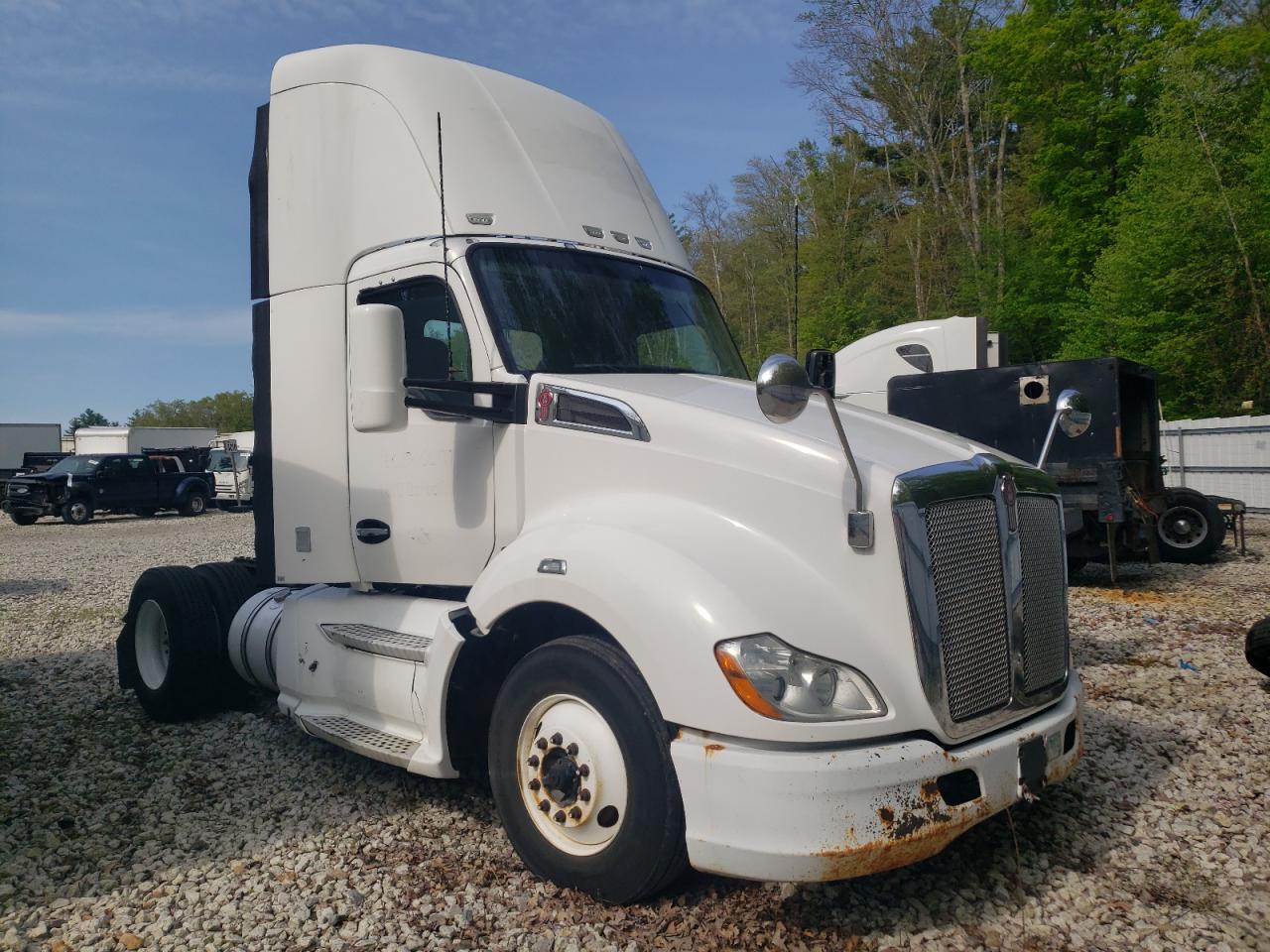 2014 Kenworth T680 Semi Truck იყიდება West Warren-ში, MA - Mechanical