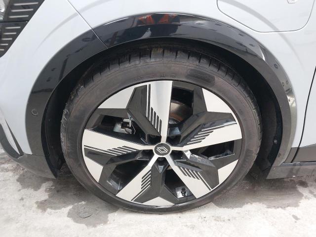 2025 RENAULT MEGANE TEC