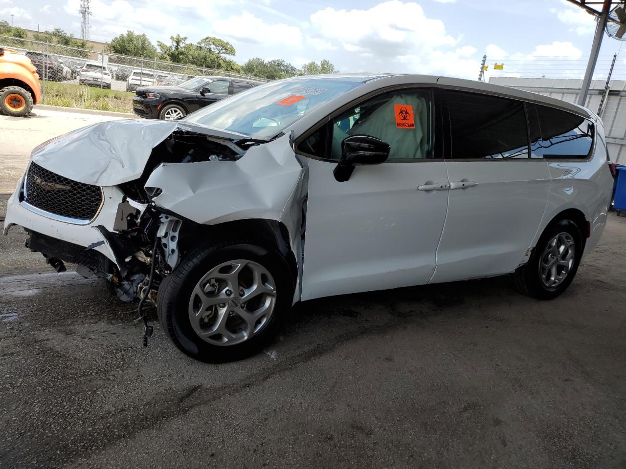 2024 Chrysler Pacifica Limited for Sale in Orlando, FL - Front End