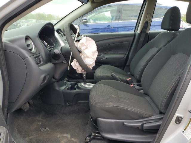  NISSAN VERSA 2017 Srebrny