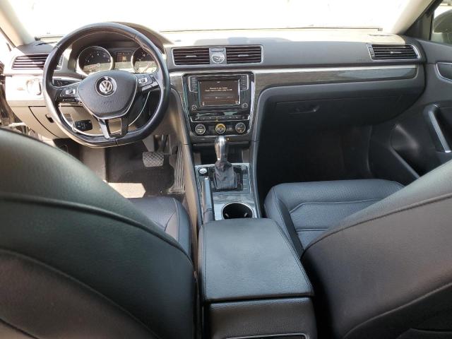  VOLKSWAGEN PASSAT 2017 Чорний