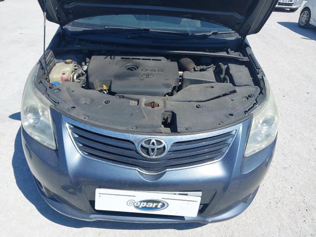 2011 TOYOTA AVENSIS T2