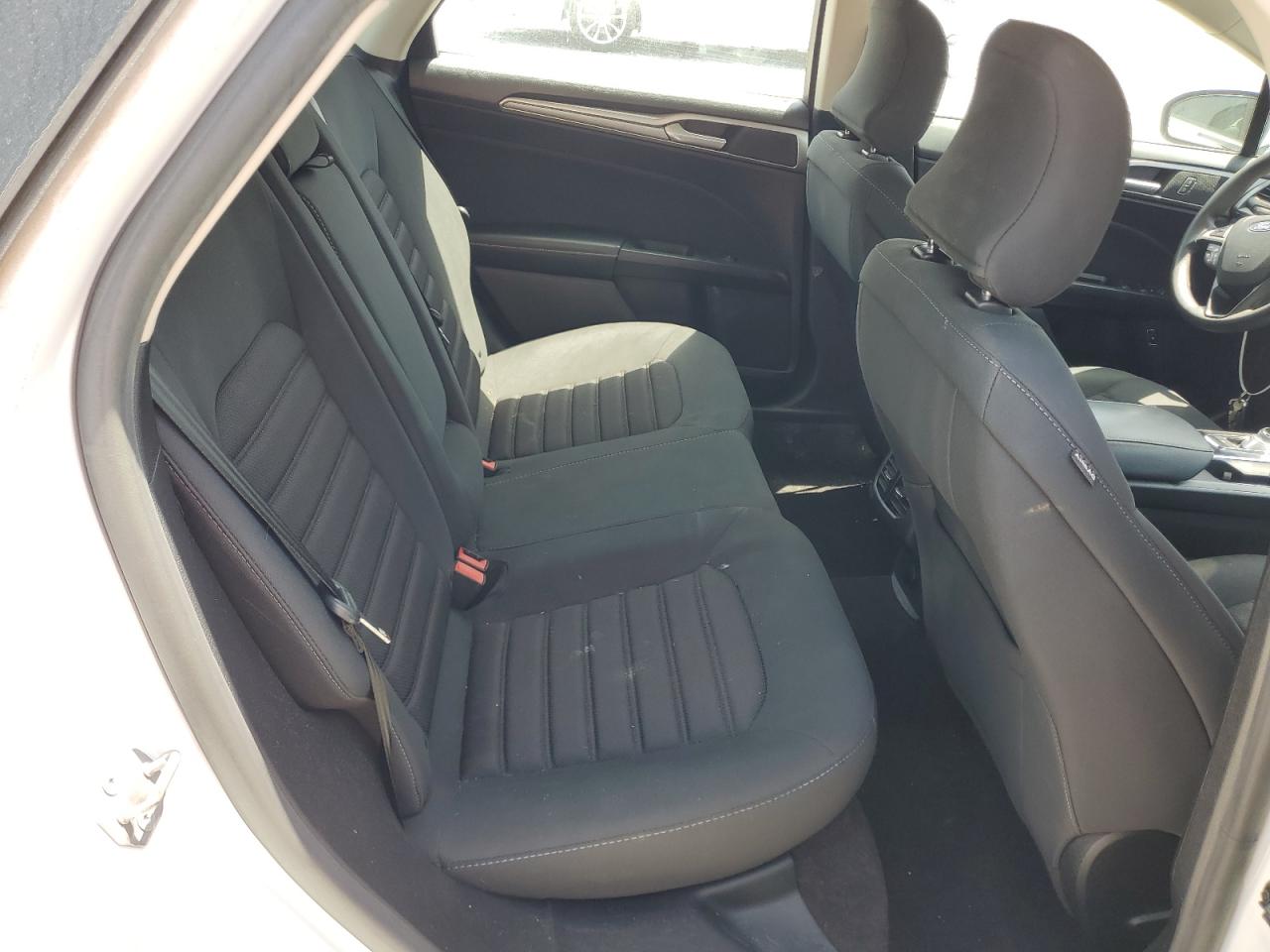 2019 Ford Fusion Se VIN: 3FA6P0LU0KR124833 Lot: 56528425