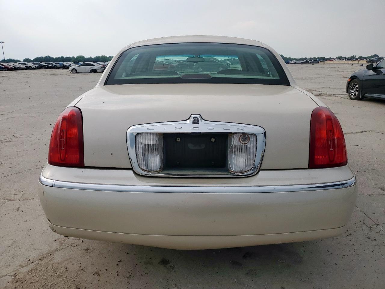 2001 Lincoln Town Car Cartier VIN: 1LNHM83W11Y609960 Lot: 57269985