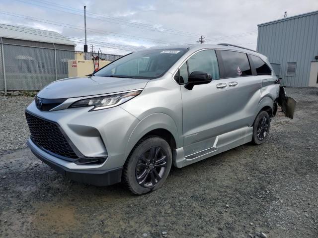 TOYOTA SIENNA LE 2024