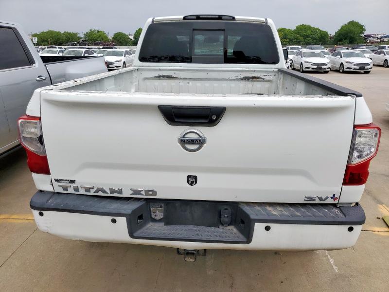 Pickups NISSAN TITAN 2016 Biały
