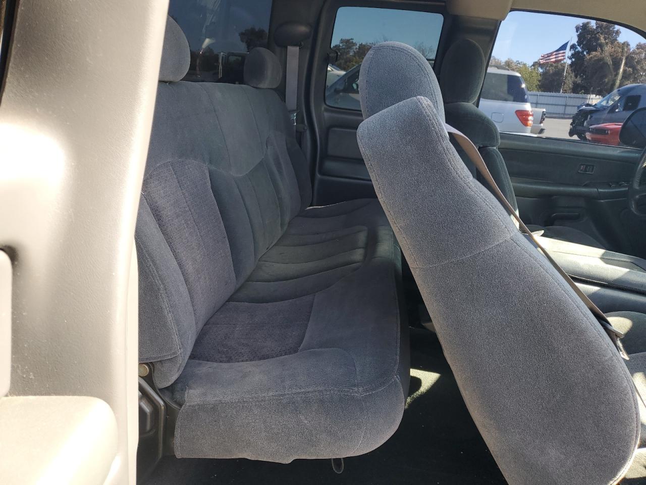 2000 Chevrolet Silverado C1500 VIN: 2GCEC19T0Y1359588 Lot: 56645235