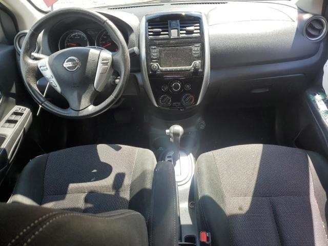  NISSAN VERSA 2018 Czerwony