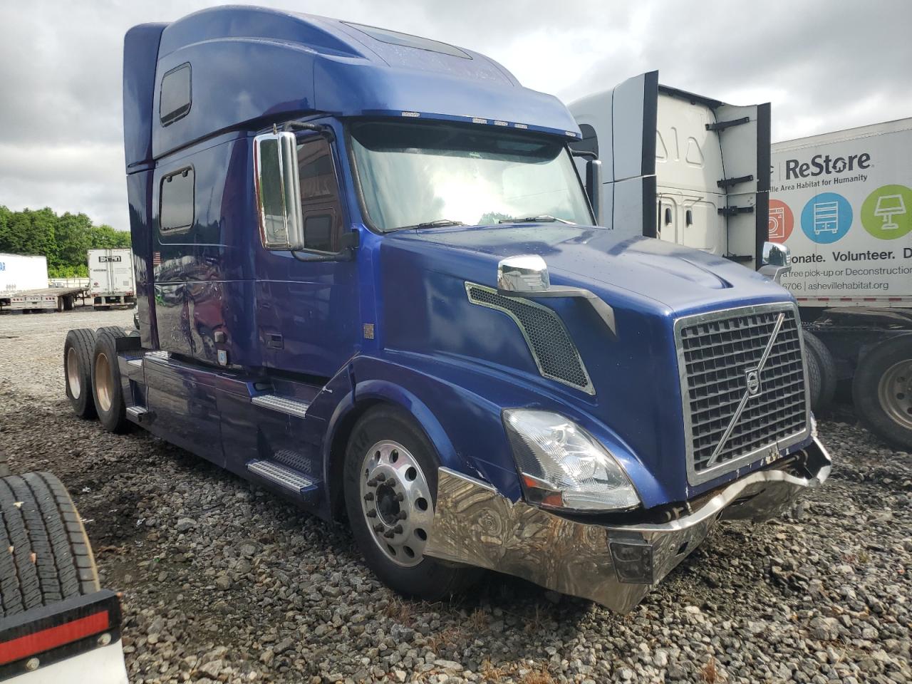 2011 Volvo Vnl Semi Truck na sprzedaż w Spartanburg, SC - Front End