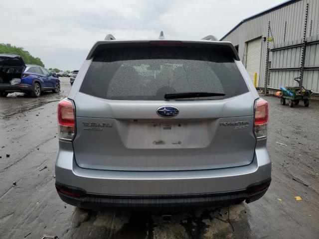  SUBARU FORESTER 2017 Серебристый