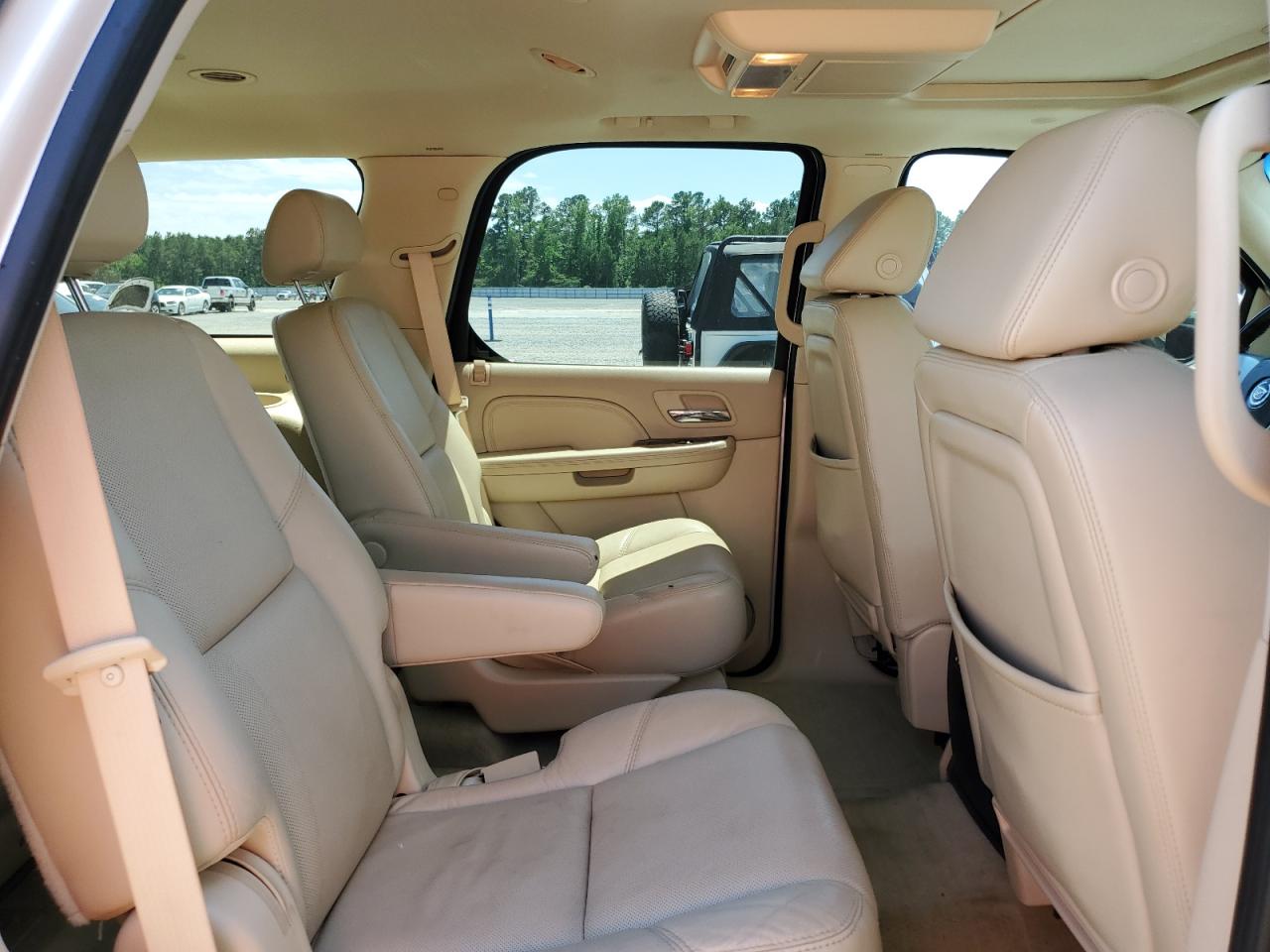 2007 Cadillac Escalade Luxury VIN: 1GYFK63857R338437 Lot: 58242765
