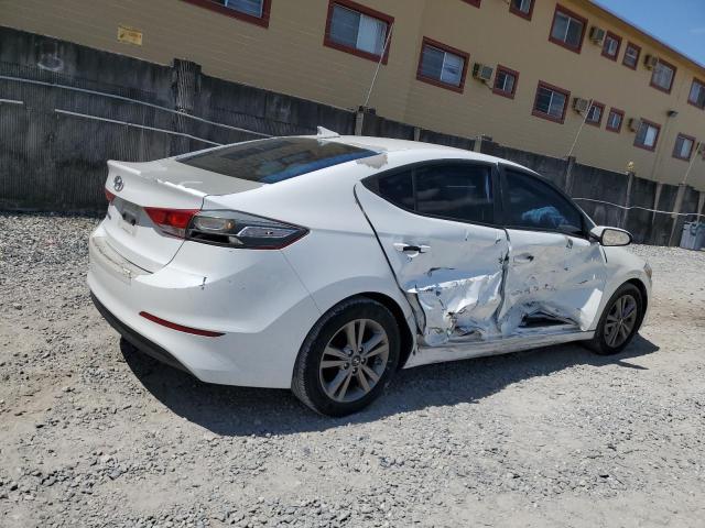  HYUNDAI ELANTRA 2017 Белы