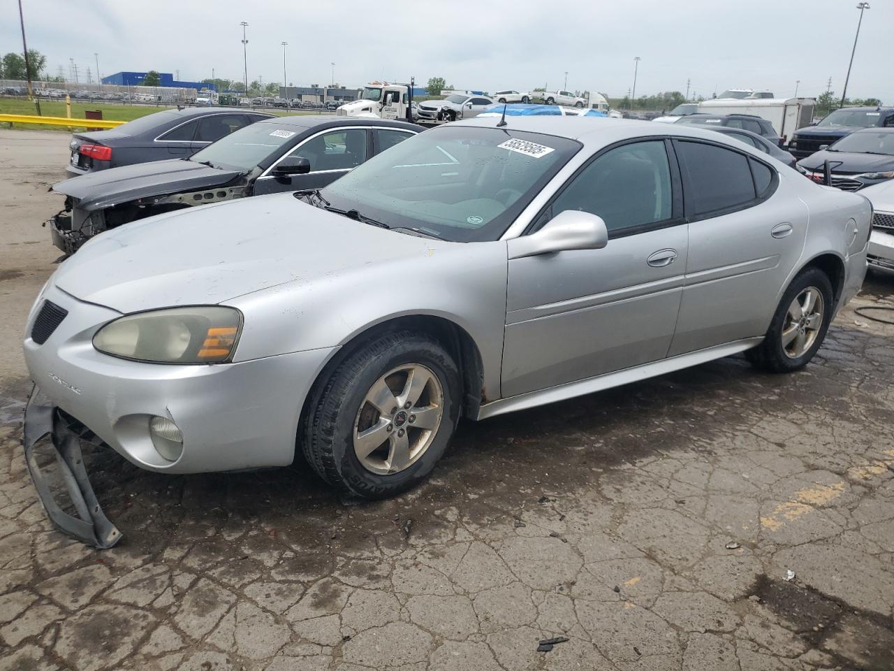 2005 Pontiac Grand Prix for Sale in Woodhaven, MI - Front End