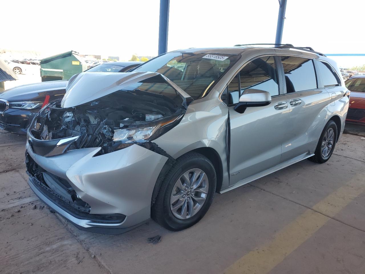 2021 Toyota Sienna Le for Sale in Phoenix, AZ - Front End