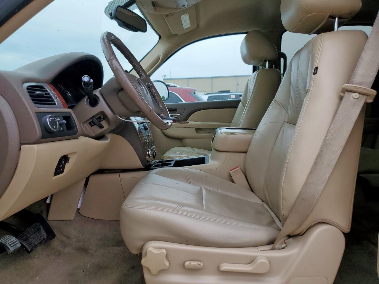 2011 Chevrolet Suburban C1500 Lt VIN: 1GNSCJE05BR400575 Lot: 56746125
