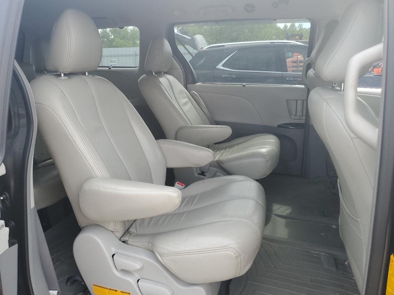 2011 Toyota Sienna Le VIN: 5TDJK3DC3BS021400 Lot: 56679375