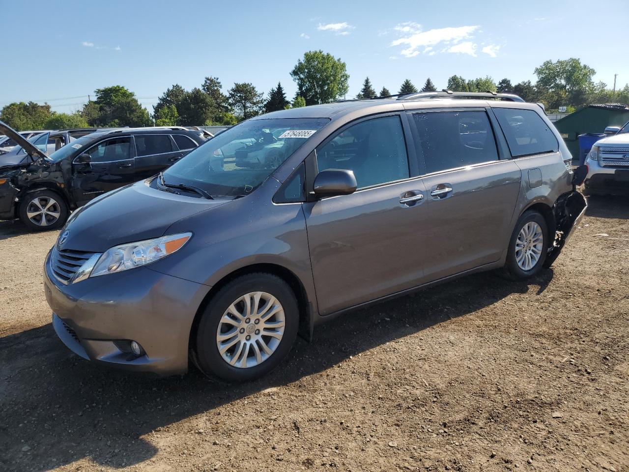 2017 Toyota Sienna Xle for Sale in Elgin, IL - Rear End