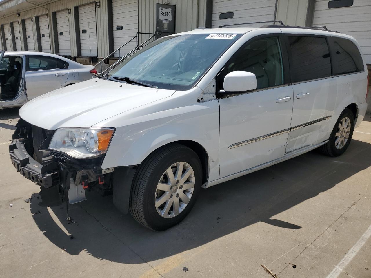 2016 Chrysler Town & Country Touring للبيع في Louisville، KY - Front End