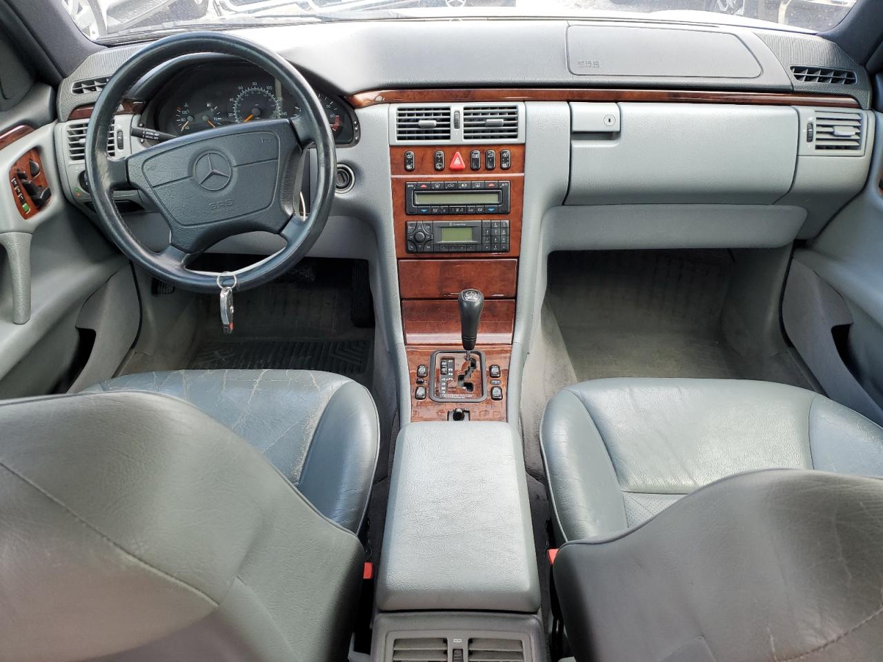 1999 Mercedes-Benz E 320 4Matic VIN: WDBJH82F6XX021304 Lot: 54343735