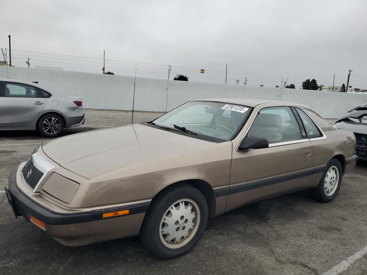 Van Nuys, CA에서 판매 중인 1988 Chrysler Lebaron - Front End