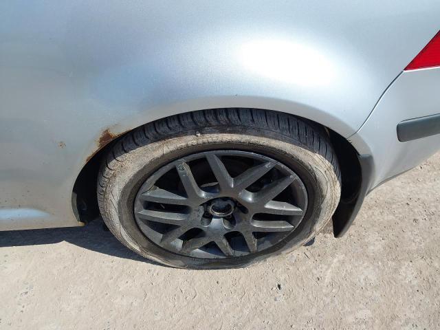 2001 VOLKSWAGEN GOLF